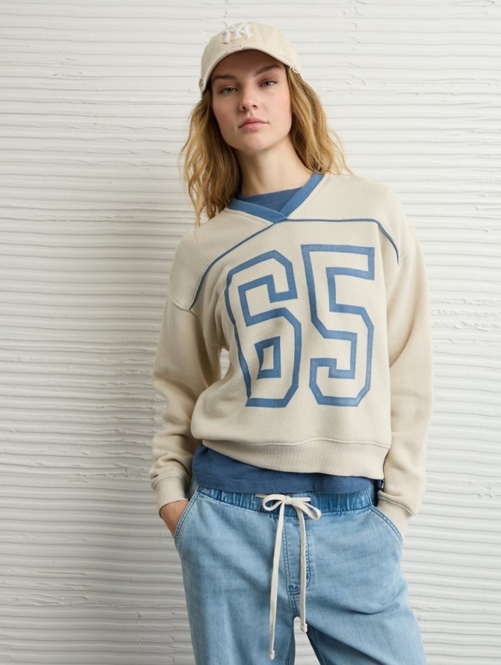 American Eagle AEO Varsity Graphic Vneck 65 Sweatshirt Blue 70s Retro Sz L